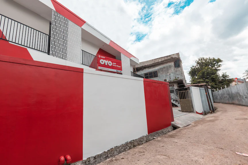 SUPER OYO 2223 J&B Room Utan Kayu Jakarta Timur